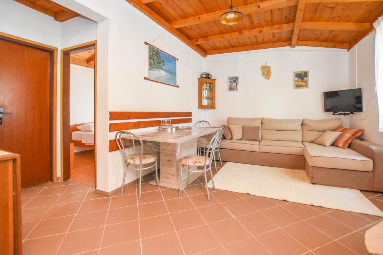 House Oliva Villa Tkon Exterior photo